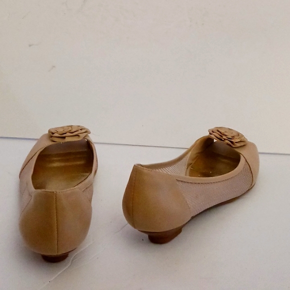 Etienne Aigner tan open toe flats-sz 7 1/2 - Picture 2 of 8